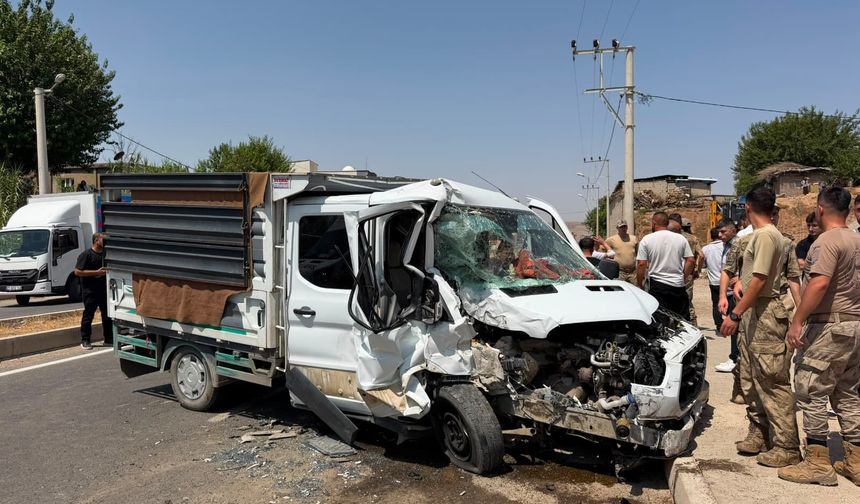 Cizre'de İki Aracın Çarpıştığı Kazada 4 Kişi Yaralandı
