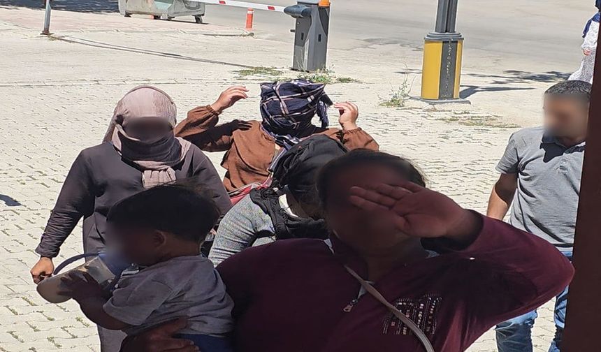 Dilenci şebekesine operasyon: Kameralara el salladılar