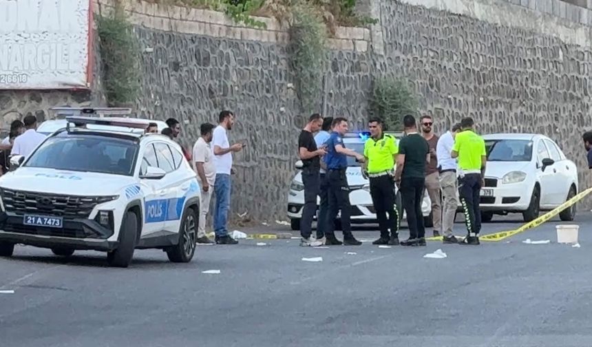 Seyir halindeki araca silahlı saldırı, 1 ağır yaralı