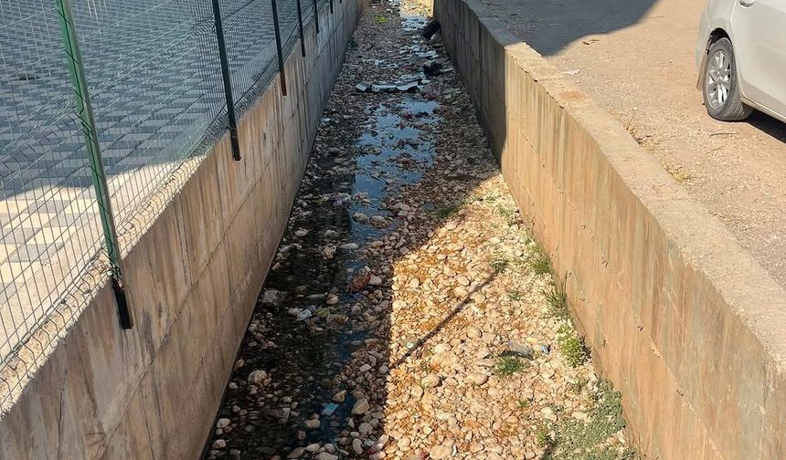 Silopi'de Kanal ve Dere Temizliği Çalışmaları Sürüyor