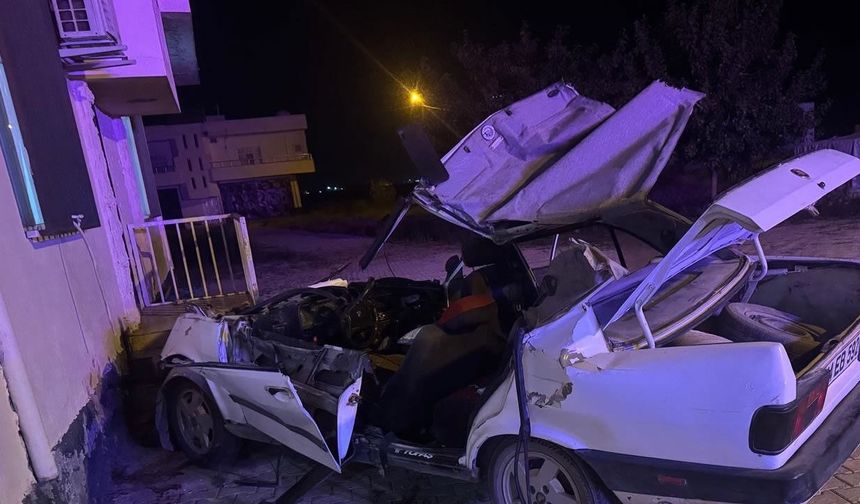 Otomobil ile traktör çarpıştı, 1'i çocuk 4 yaralı