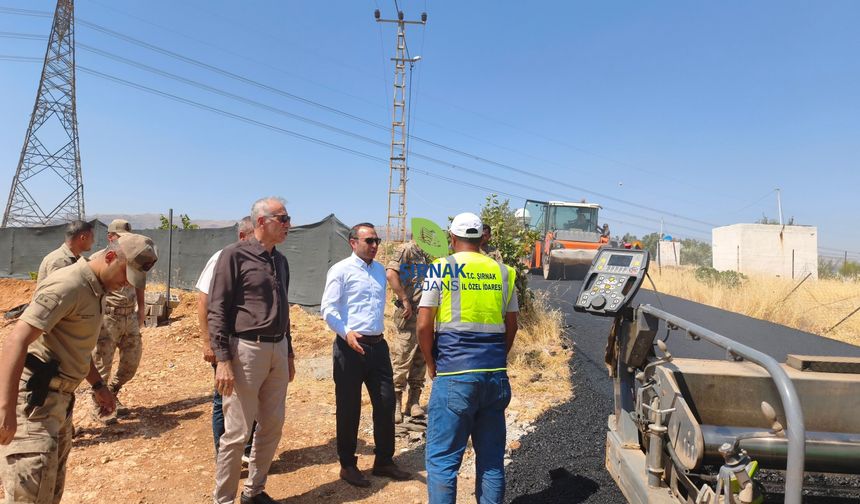 Silopi'de köy yolları yenileniyor