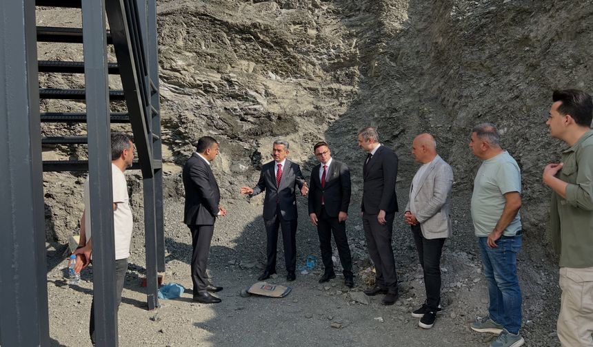 Vali Birol Ekici, OSB Tekstil Atölyesi inşaatını inceledi