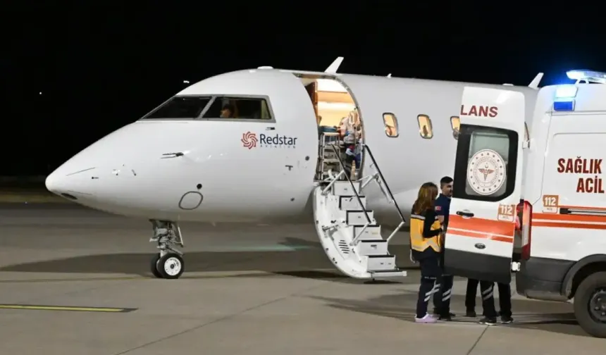 Şırnaklı Minik Hasta Uçak Ambulansla İstanbul'a Nakledildi