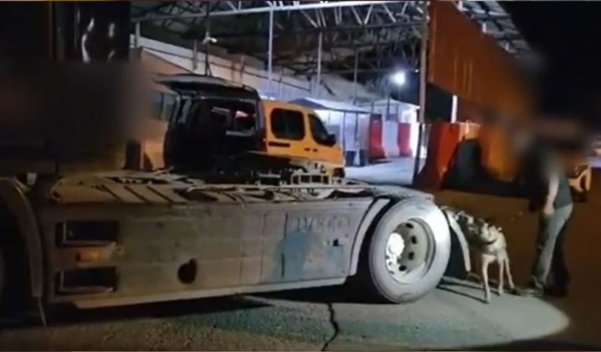 Şırnak'ta Tırda 5 Kilo 800 Gram Metamfetamin Ele Geçirildi