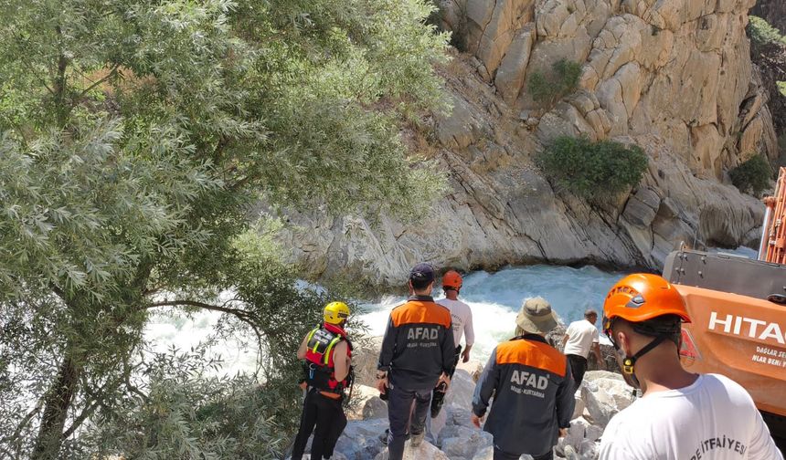 Habur Çayı'nda Kayıp Genci Arama Çalışmaları 3'üncü Gününde