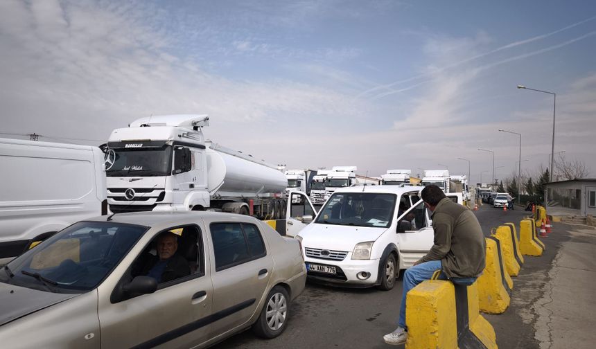 Sınırda tır krizi! Şoförler yeniden kontak kapatacak