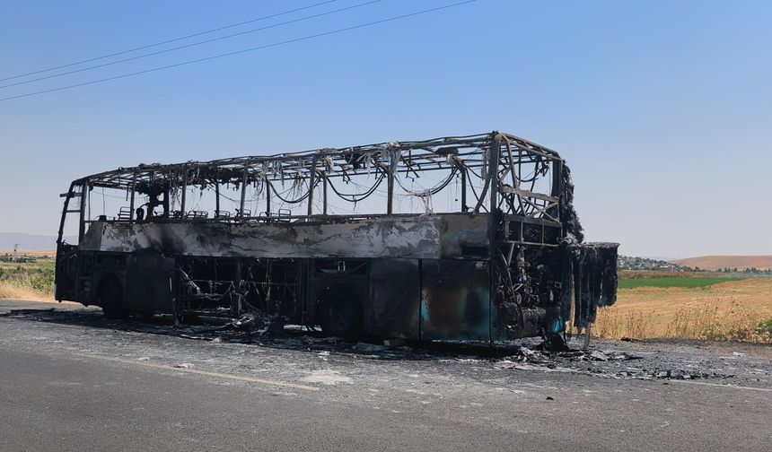Şırnak'ta Yolcu Otobüsü 5 Dakikada Küle Döndü