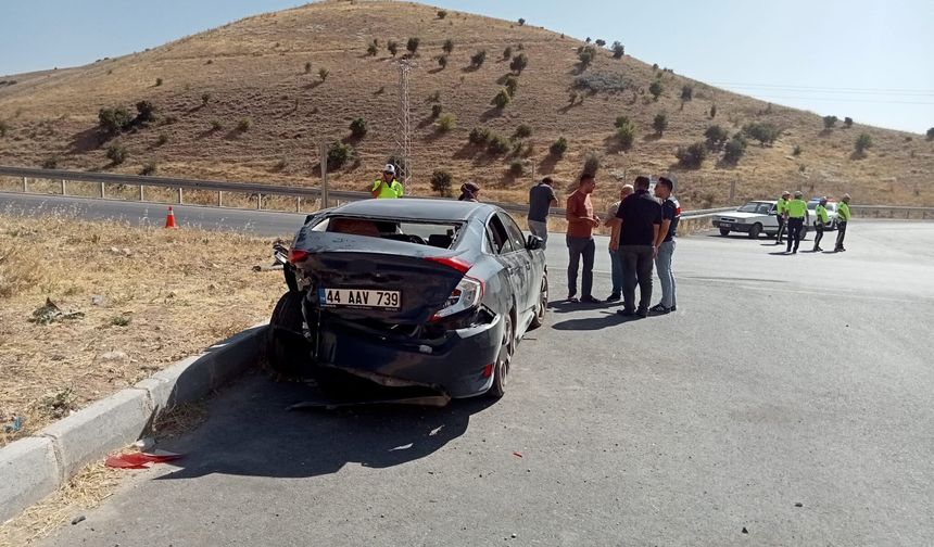 İki otomobil çarpıştı: 8 yaralı