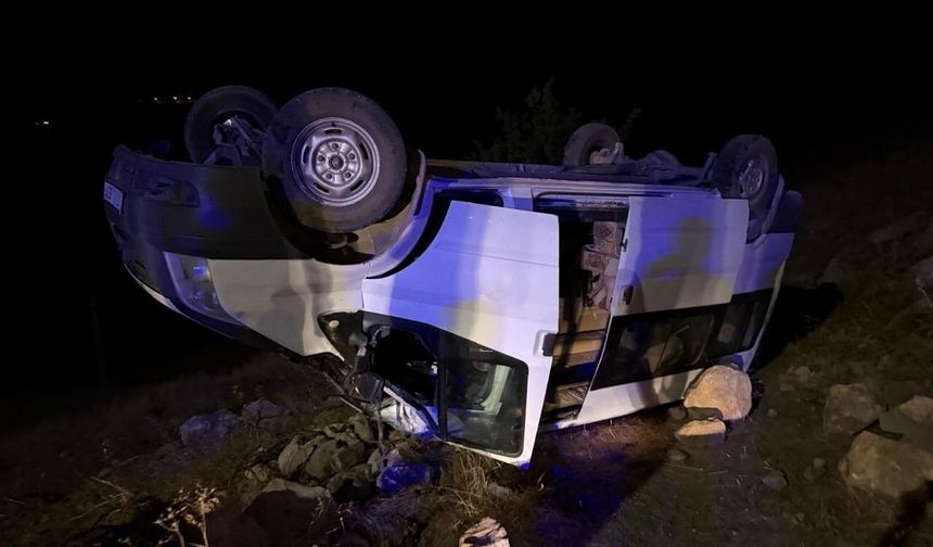 Minibüs şarampole yuvarlandı: 5 yaralı