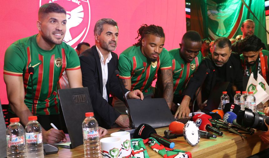 Amed Spor 5 yeni isim için imza töreni düzenledi