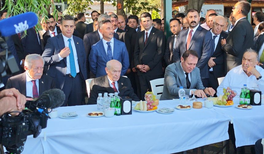 MHP Lideri Bahçeli, Ahlat'ta partililer ve vatandaşlarla buluştu