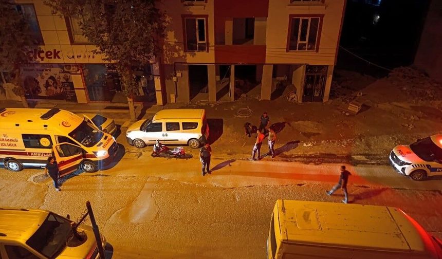 Cadde ortasında saldırıya uğrayan genç yaralandı