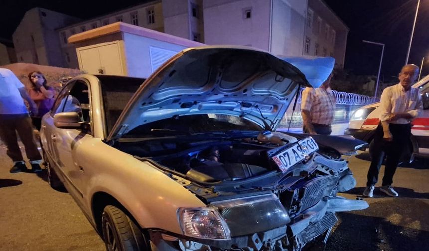 Batman'da otomobiller çarpıştı 2 yaralı
