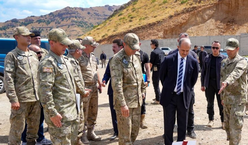 Çukurca'da mayınlı bölgeler temizleniyor