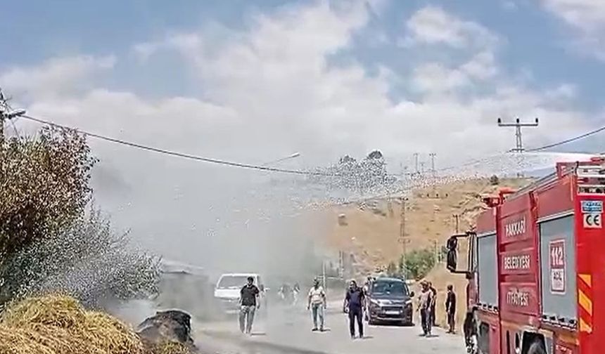 Saman balyaları alevlere teslim oldu