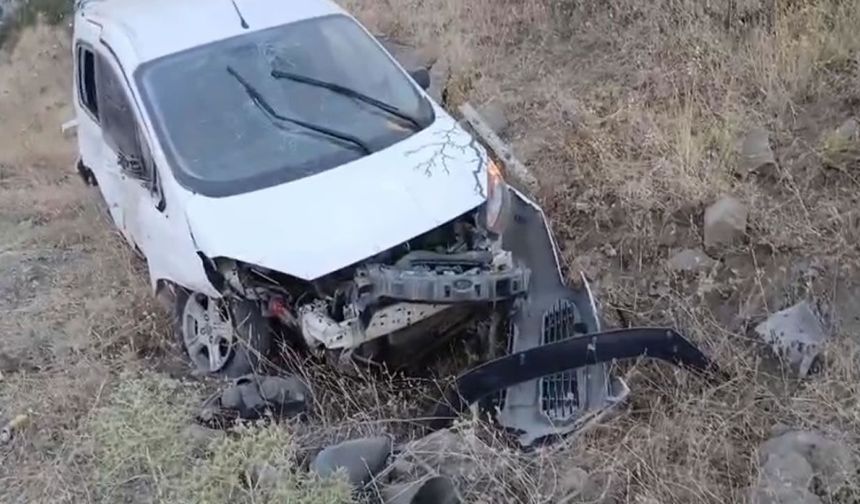 Hafif ticari araç takla attı 1 yaralı