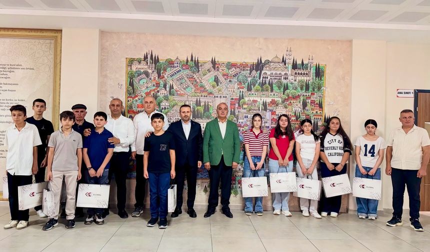 Uludere’de başarılı öğrencilere tablet ve burs desteği