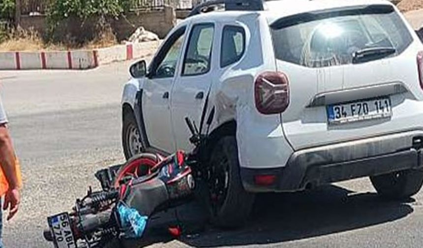 Otomobil ile motosiklet çarpıştı 1 yaralı