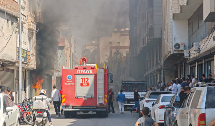Silopi’de Yangın Paniği İş Yerleri Tahliye Edildi