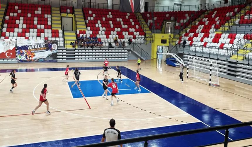 Şırnak’tan Hentbolda Türkiye’nin En İyi 8 Takımı Arasına