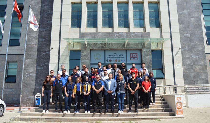 Şırnak 112’de deprem tatbikatı Çök–Kapan–Tutun uygulandı