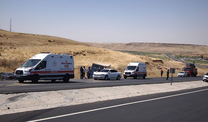 Silopi yolunda TIR ile Otomobil Çarpıştı, 1’i Ağır 5 Yaralı