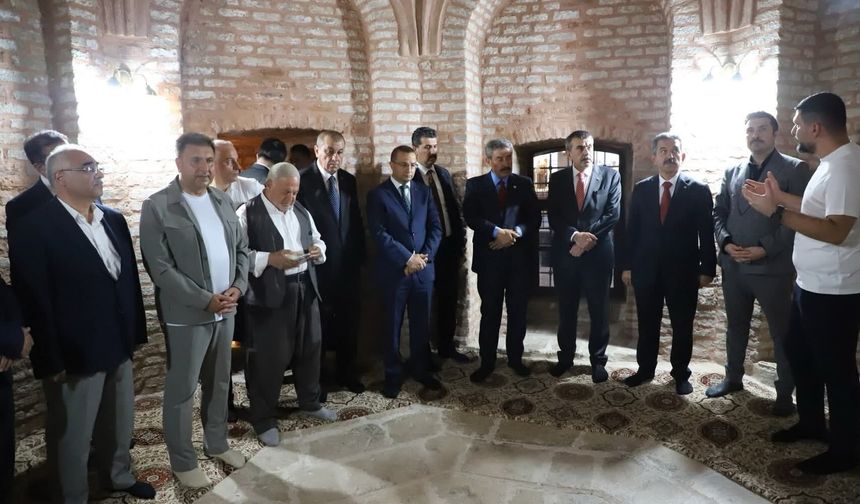 Bakan Tekin, Cizre’nin tarihî ve kültürel mirasını inceledi