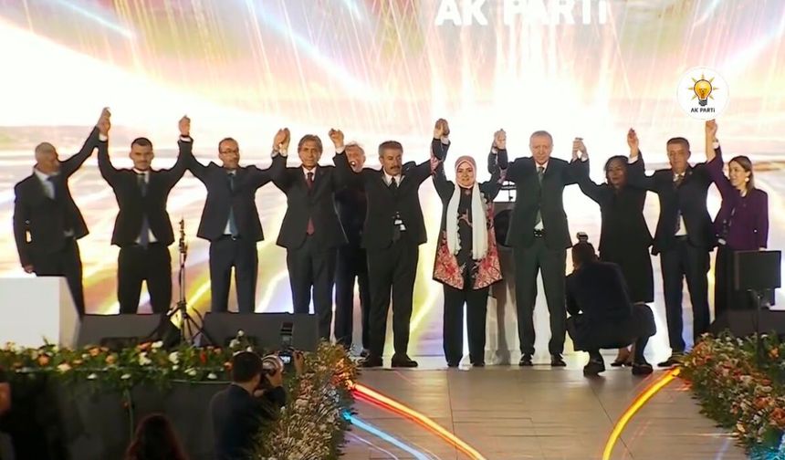 İdil Belediyesi AK Parti’ye Geçti, Rozeti Erdoğan Taktı