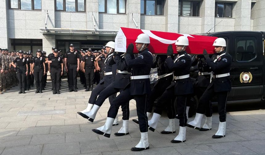 Şırnak Emniyet Müdürü Sazak, Şehit Meslektaşını Uğurladı