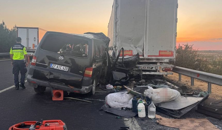 Şanlıurfa'da feci kaza, 2 ölü, 2 ağır yaralı