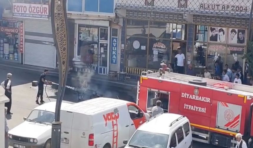 Hareket halindeki motosiklet alevlere teslim oldu