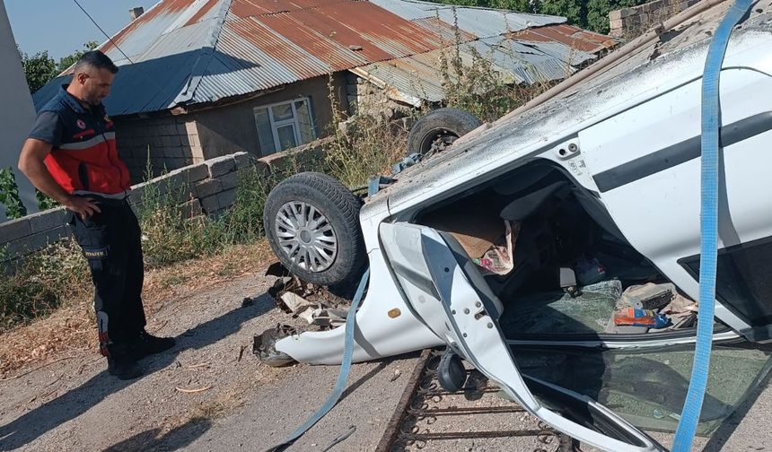 Otomobil istinat duvarından düştü 1 yaralı