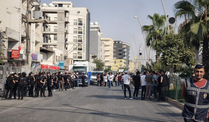 Silopi’de 1 Eylül Hareketliliği, Caddeler Trafiğe Kapatıldı