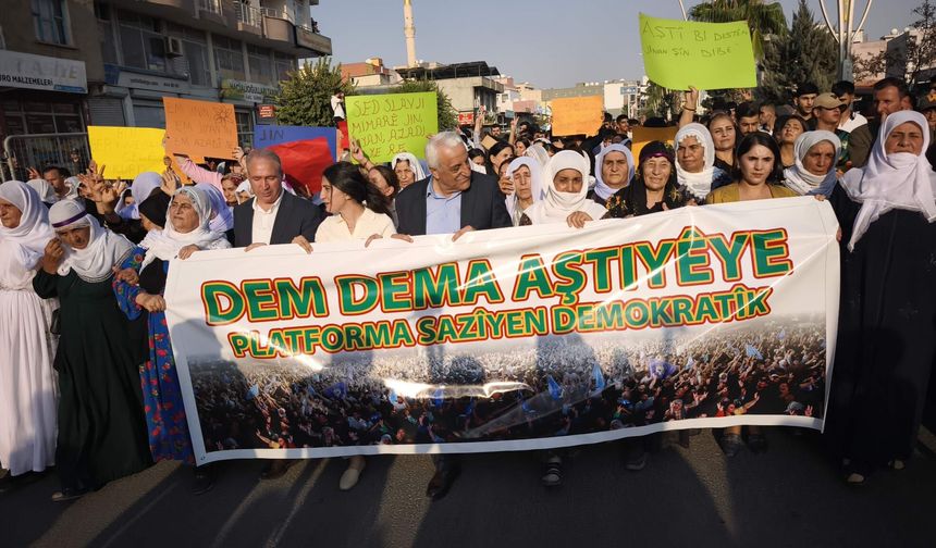 Silopi’de Barış Günü’nde Yüzlerce Kişi Yürüdü