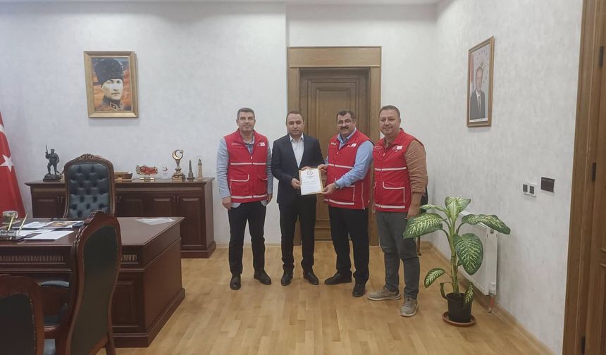 Kanıyla hayat olan Kaymakam Partal’a Kızılay’dan madalya