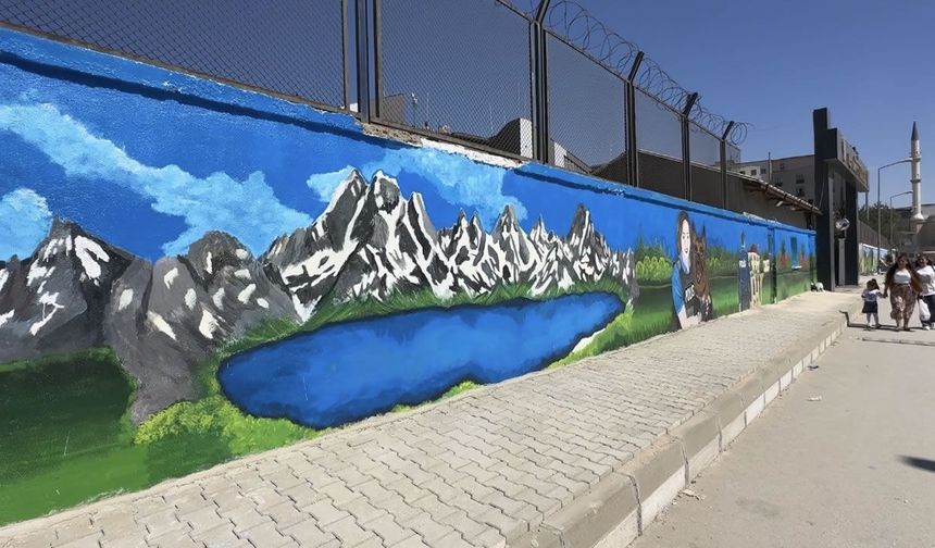 Yüksekova'nın güzellikleri emniyetin cephesine resmedildi