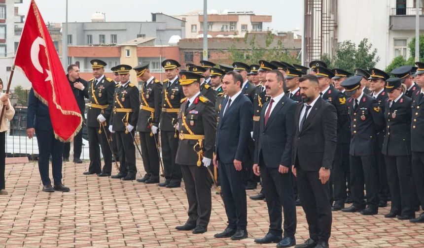 Silopi’de 29 Ekim Cumhuriyet Bayramı için çelenk sunma töreni düzenlendi