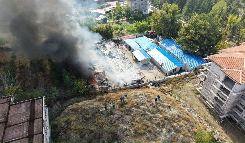 Şantiyede işçilerin kaldığı konteyner yandı