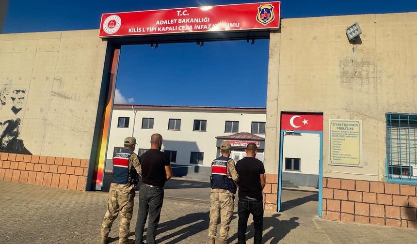 Göçmen kaçakçılığında 2 tutuklama