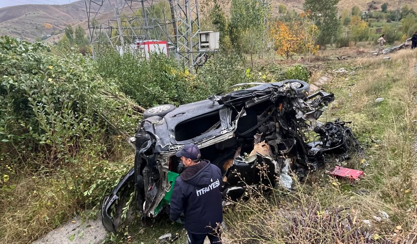 Van'da otomobil hurdaya döndü 1 ölü