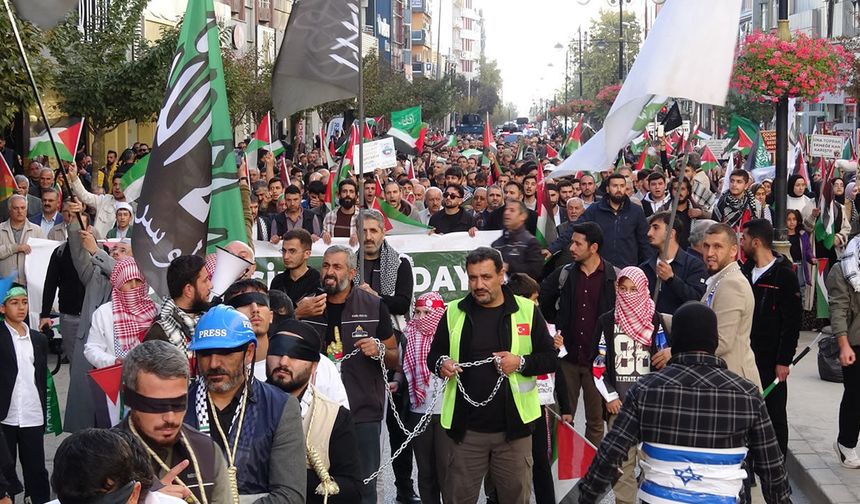 Van'da binlerce kişi Filistin için yürüdü