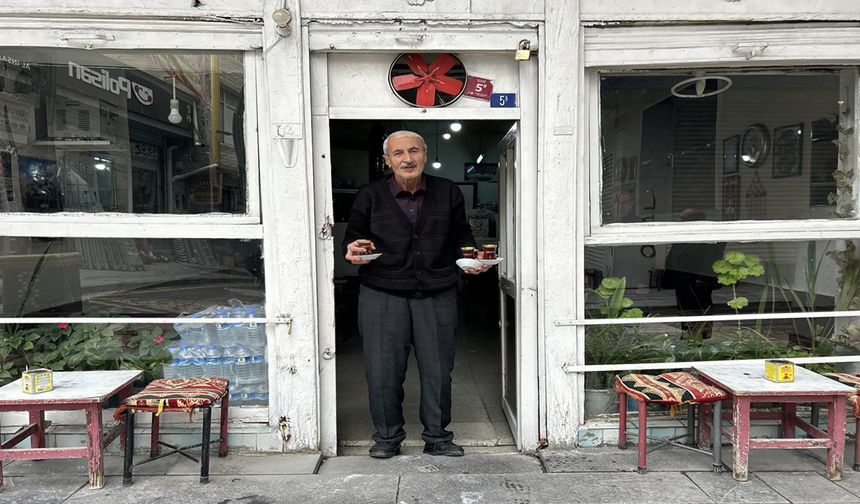 Yıllara meydan okuyan kahvehanede 45 yıllık emek