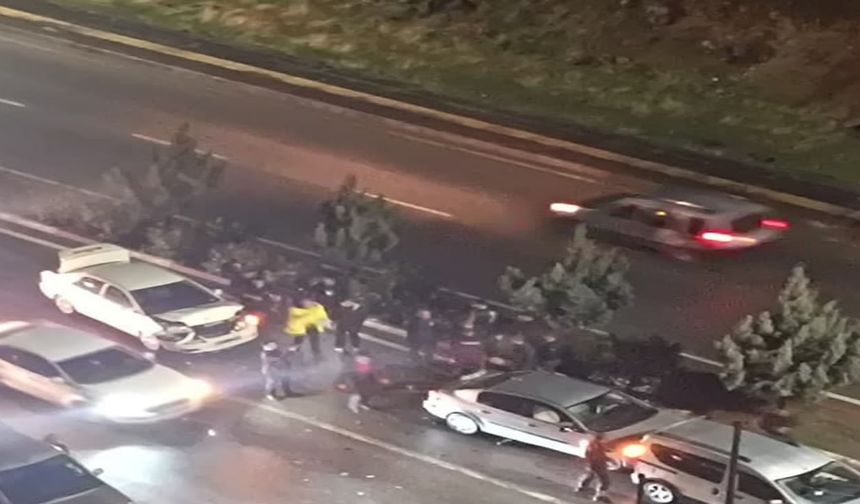 Zincirleme trafik kazasında 2 kişi yaralandı