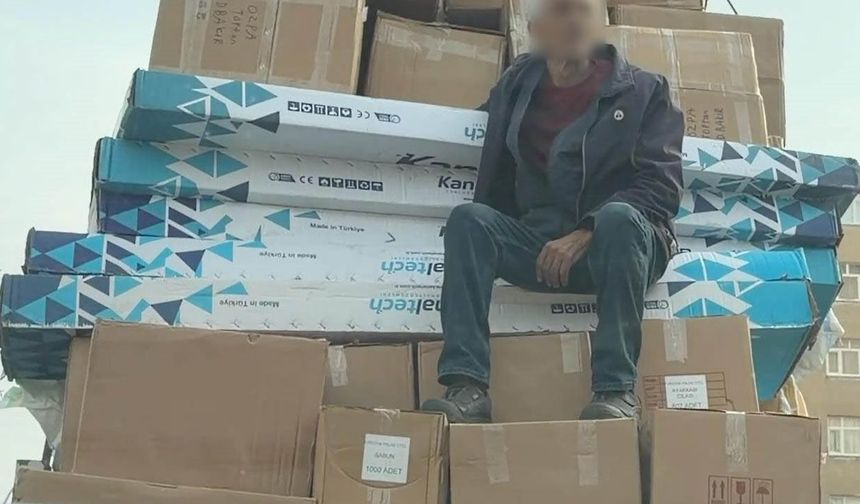 Kolilerin üzerinde oturarak canını hiçe saydı