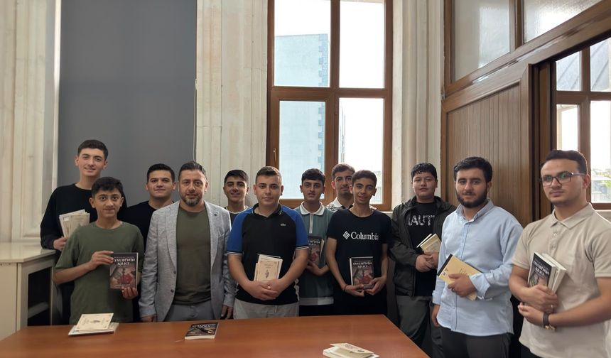 Şırnak Ajans Yazarı Temelkuran’dan Edebiyat Dünyasına İki Yeni Kitap