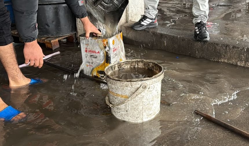 İş yerleri sular altında kaldı