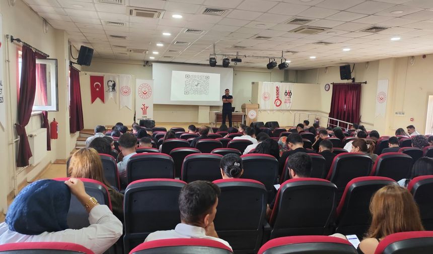Cizre’de gençlere aile ve evlilik eğitimi veriliyor