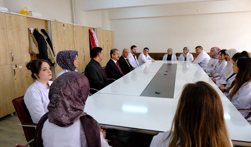 Vali Ekici, Öğretmen ve Öğrencilerle Buluştu