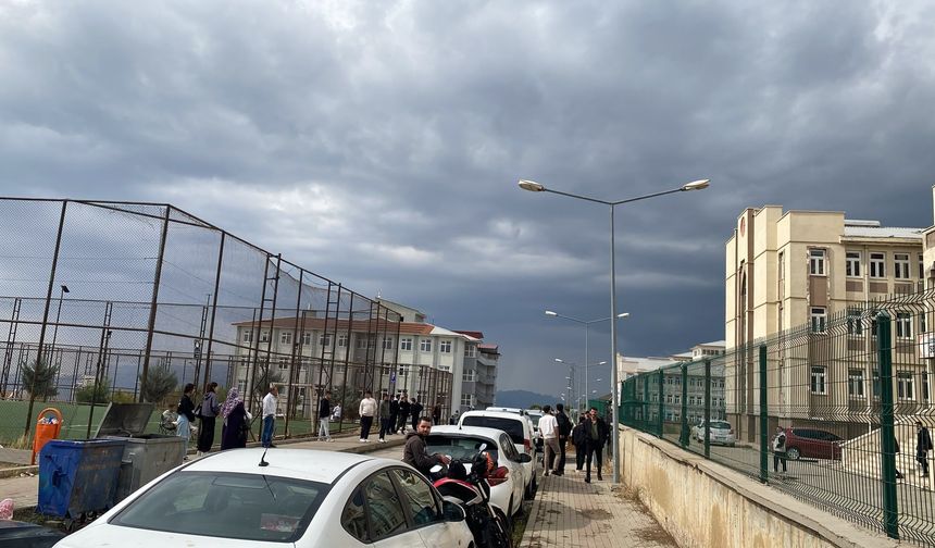 Şırnak’ta memur olma hayaliyle sınava girdiler